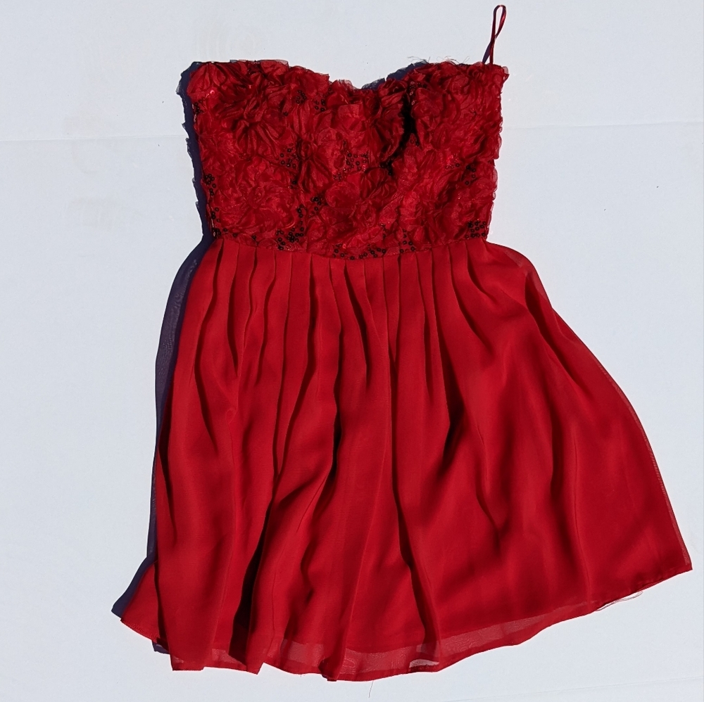 Elise Ryan red cocktail dress